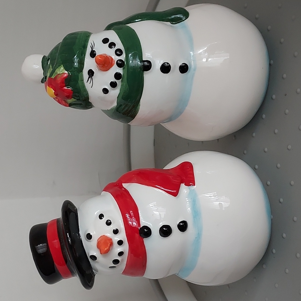 2005 Publix Holiday Snowfolk Salt & Pepper Shakers in Box, Ceramic
